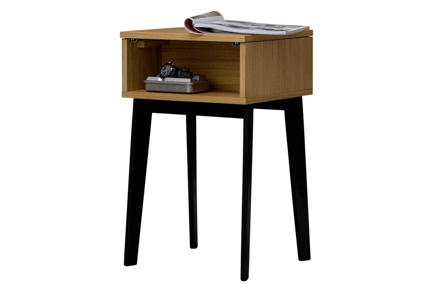 Charon nattbord I oljet eik med sort understell. H: 62 cm.