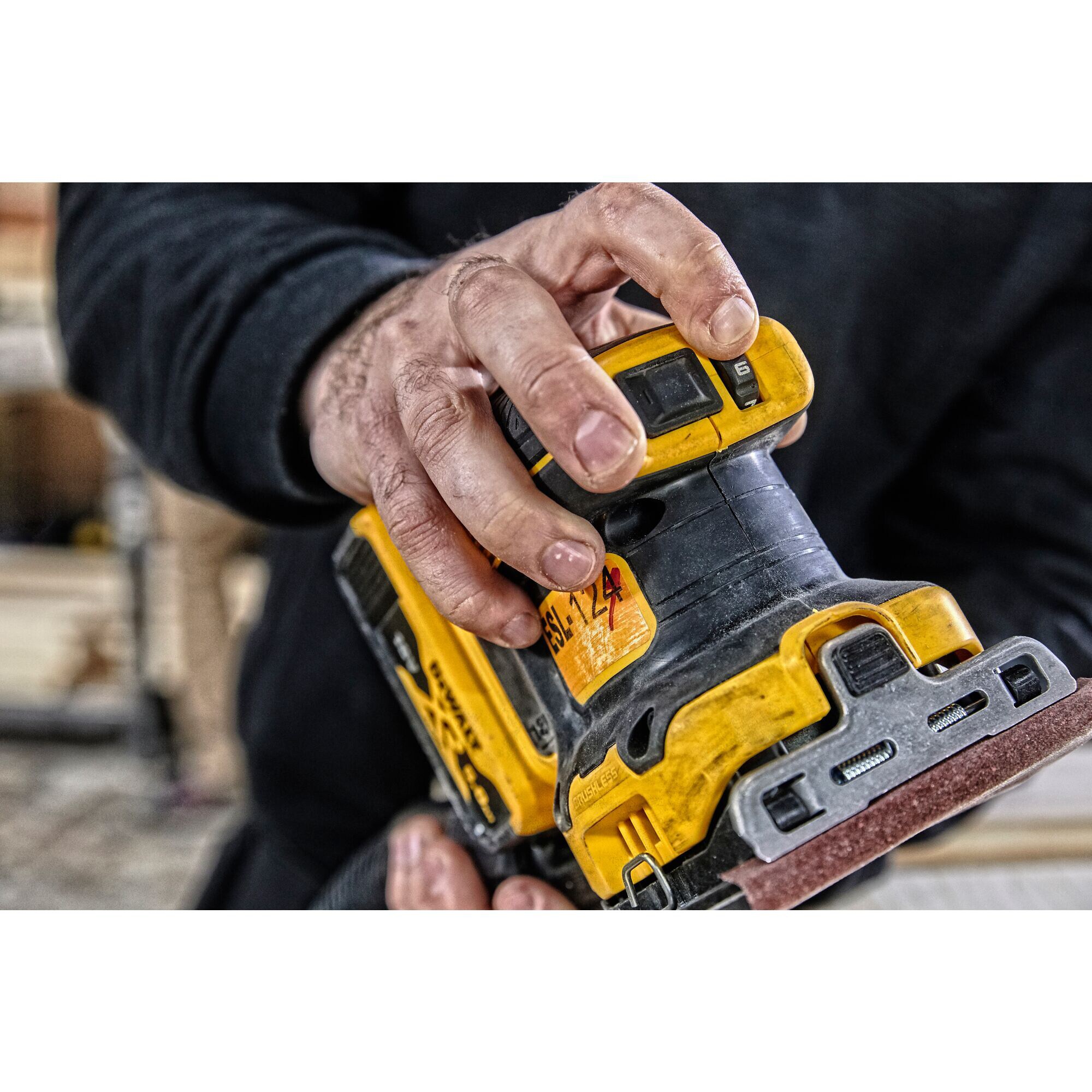 DeWalt Schwingschleifer Akku-Vibrationsschleifer DCW200NT, 18Volt