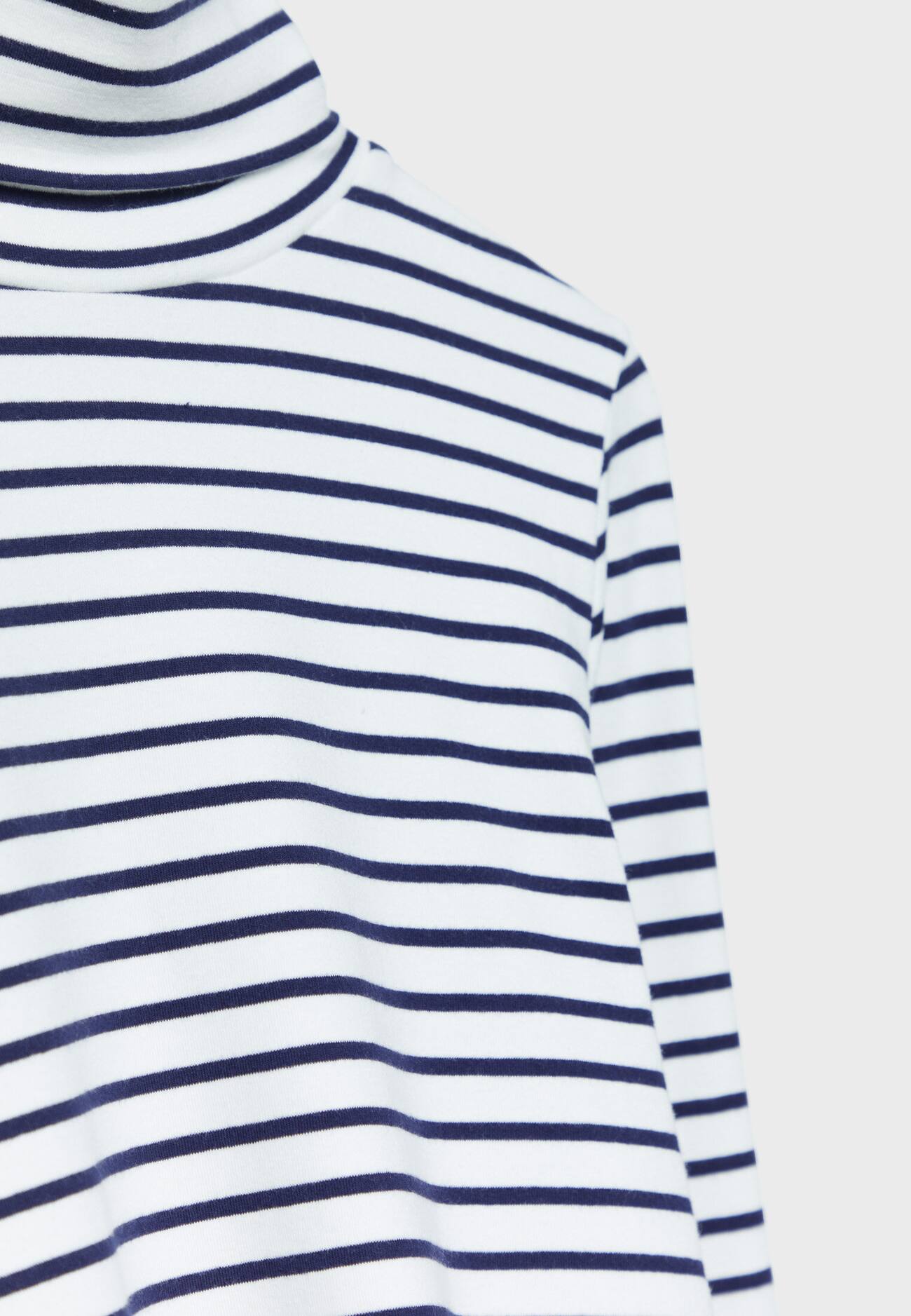 blusa de gola alta listrada
