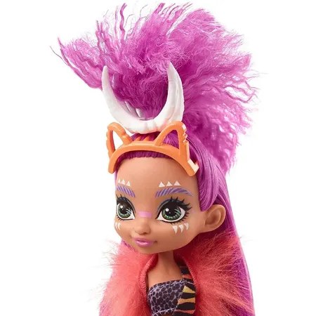 Mattel Cave Club Roaralai Puppe (25 cm), prähistorische Modepuppe mit Haus-Dinosaurier
