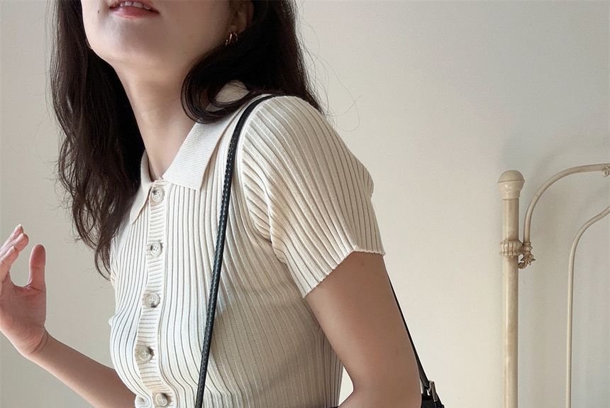 SisLinda - Effen gebreide midi-polojurk met korte mouwen
