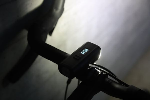 APOLLO 2000 Scheinwerfer  schwarz  2000 Lumen, USB-C