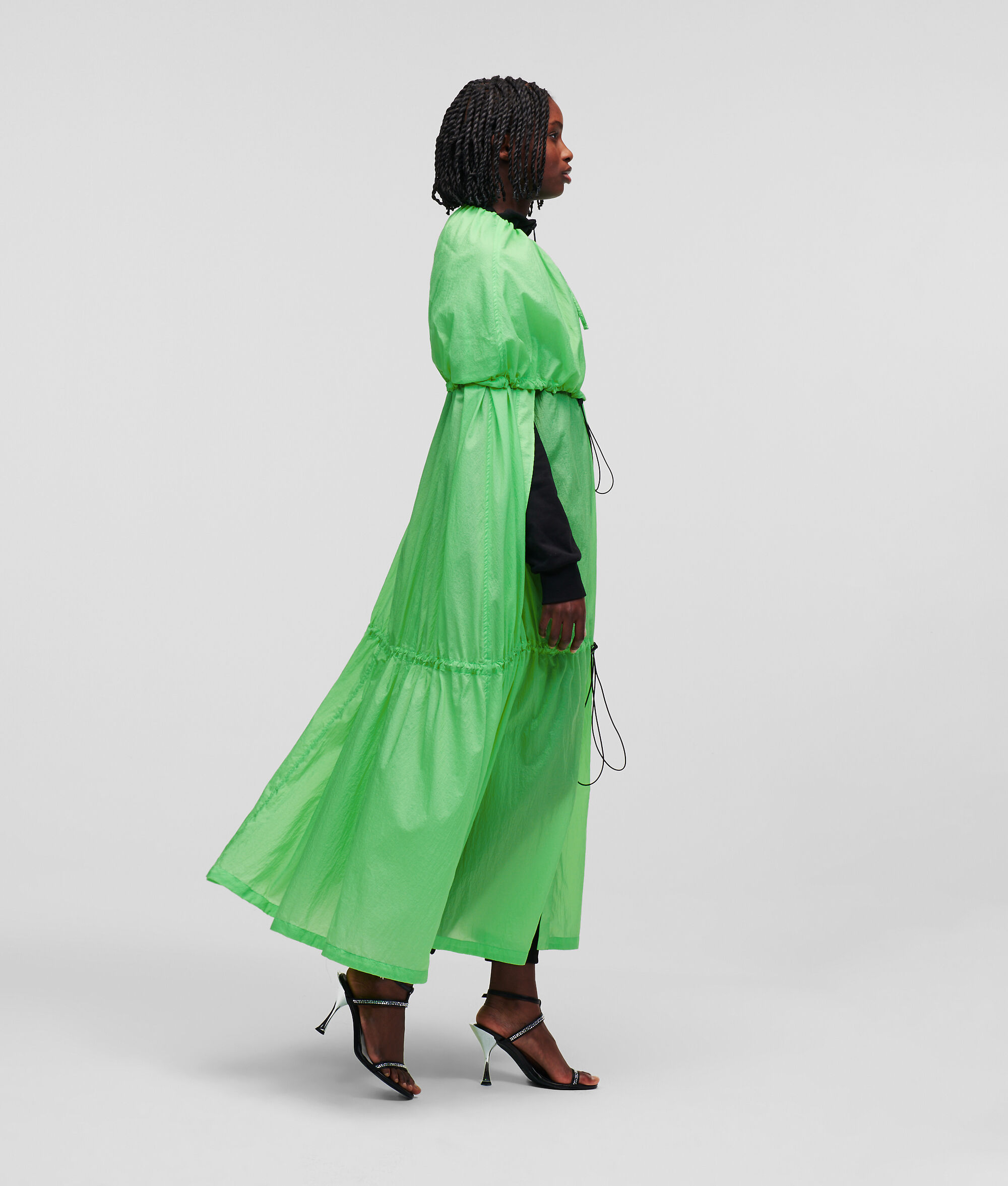 MANTEAU DE PLUIE VOLUMINEUX SÉLECTIONNÉ PAR HUN KIM