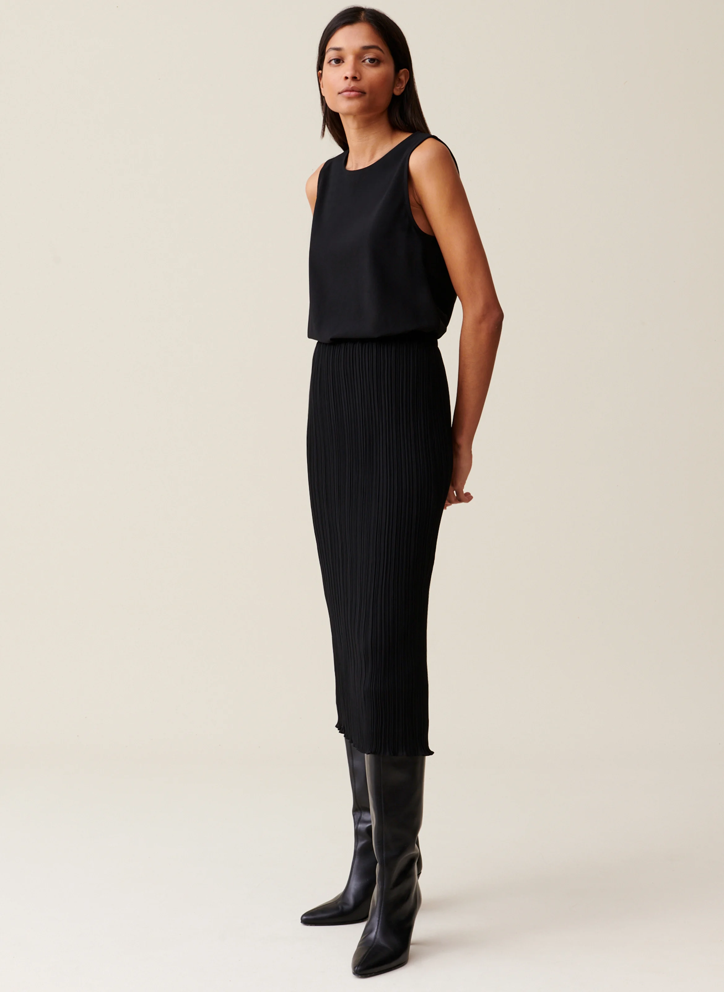 Robe longue col rond plissée | Noir