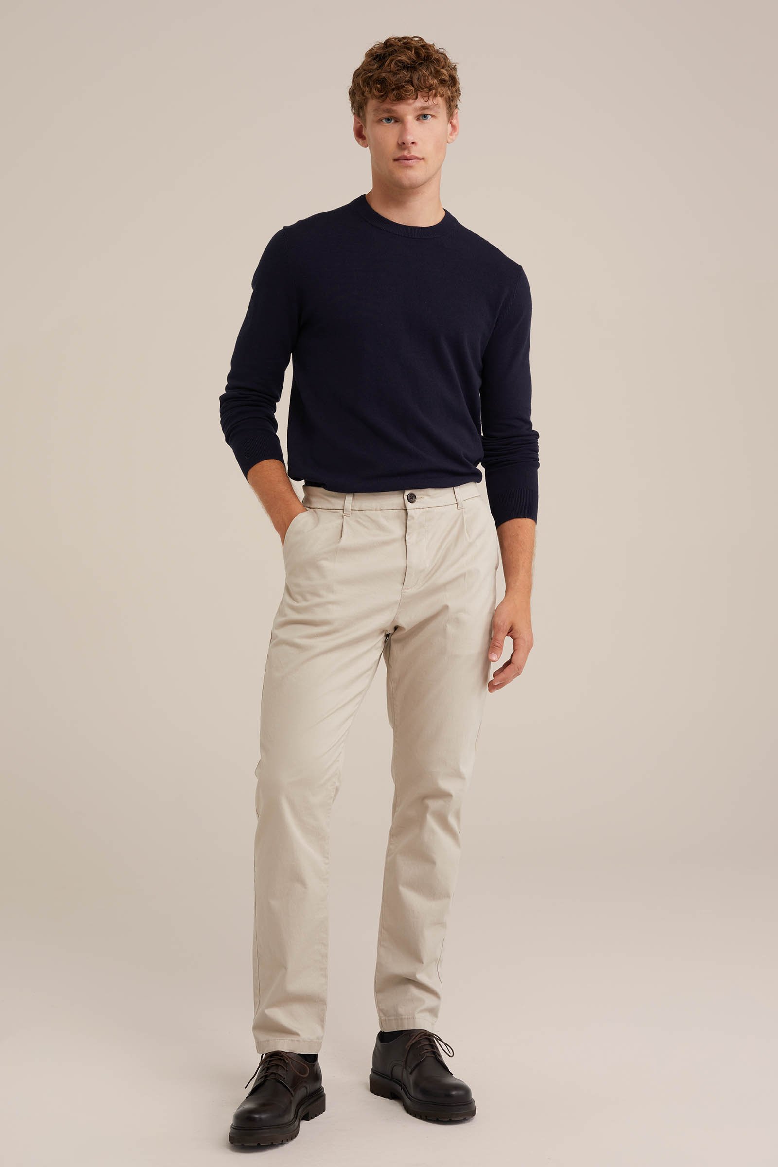 tapered fit chino met stretch Fundamentals Beige