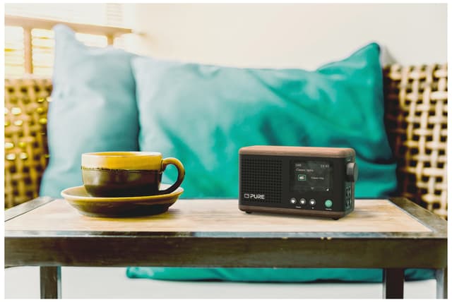 Pure Classic Mini bærbar digitalradio (kaffesort/valnød)