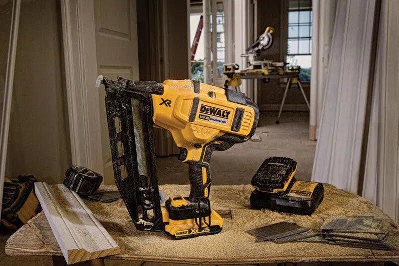 DeWALT DCN660P2 Accu afwerktacker 16Ga 18V XR 5.0Ah in koffer