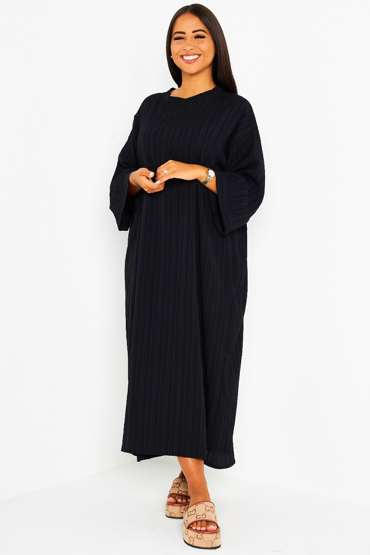 Robe noire longue à couture en relief