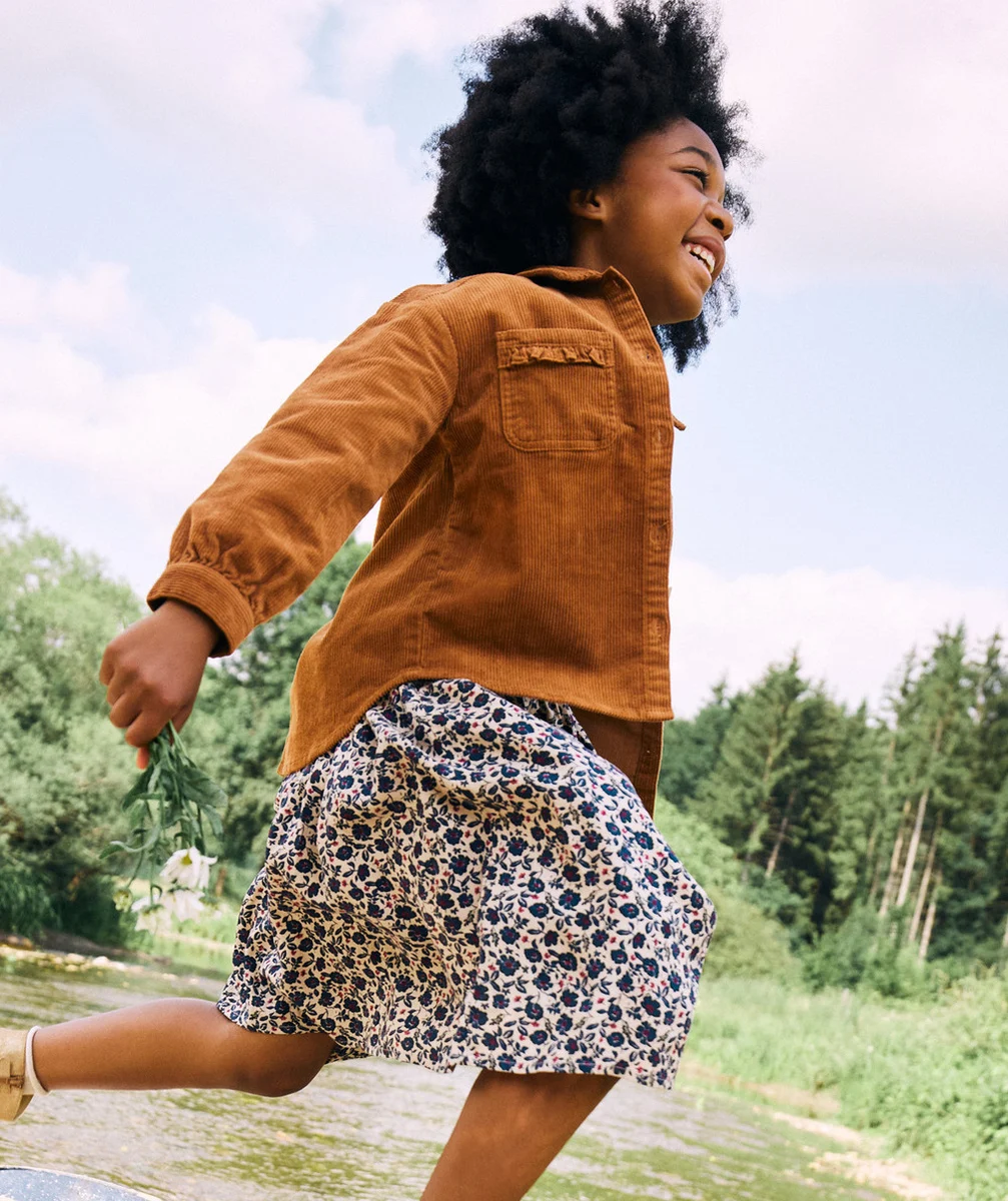 JUPE LONGUE FILLE EN VISCOSE RESPONSABLE IMPRIMÉE FLEURIE BEIGE ET BLEU MARINE