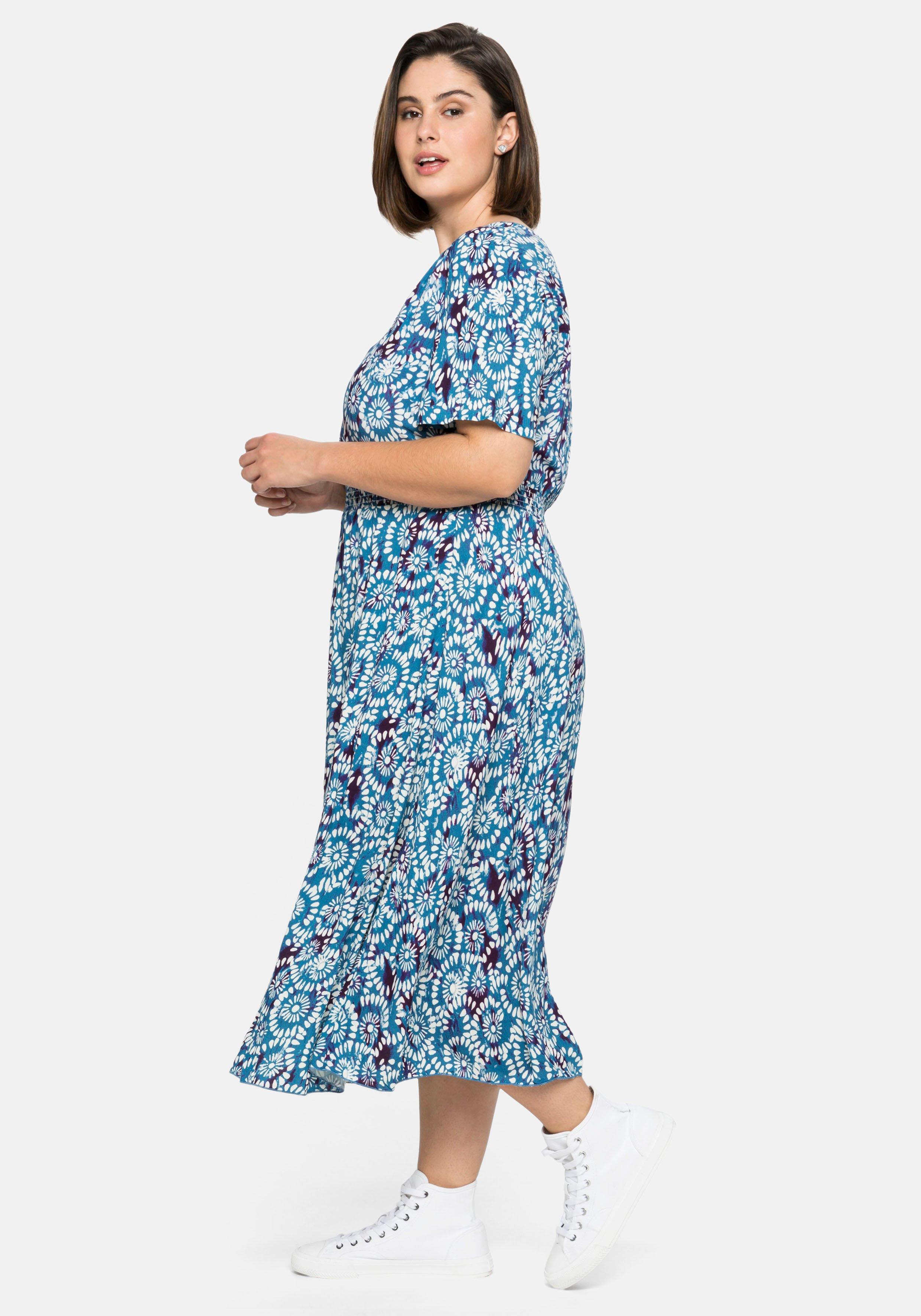 Kleid mit Alloverdruck und Smokbund