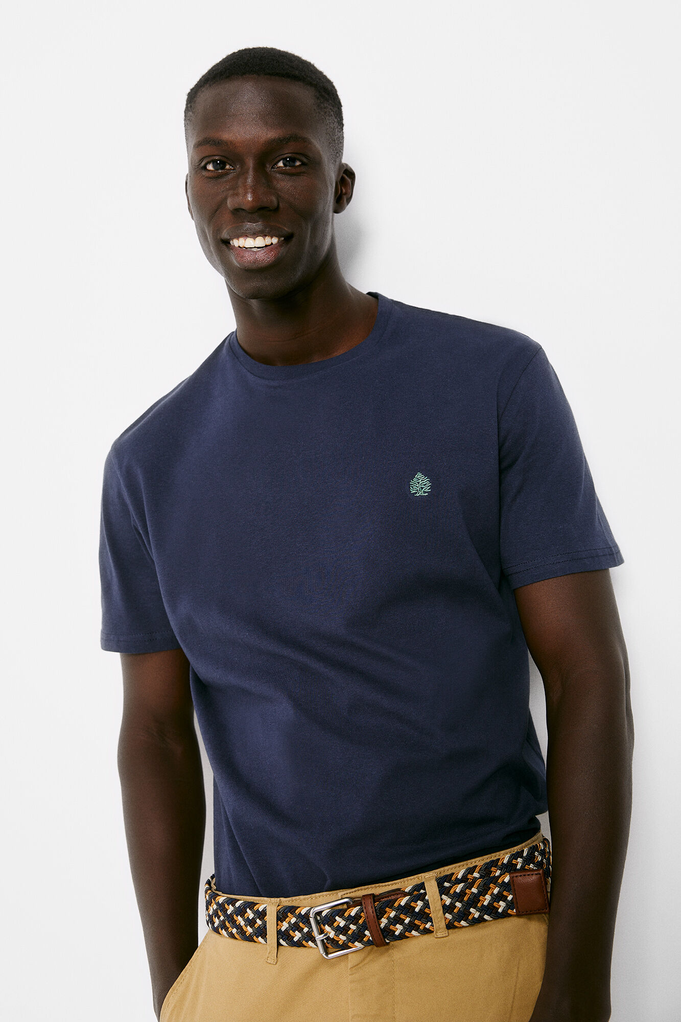 Camiseta básica com estampa de árvore - azul escuro