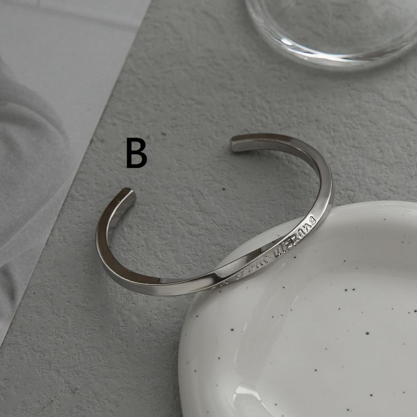 Lilafey - Lettering gegraveerde open armband