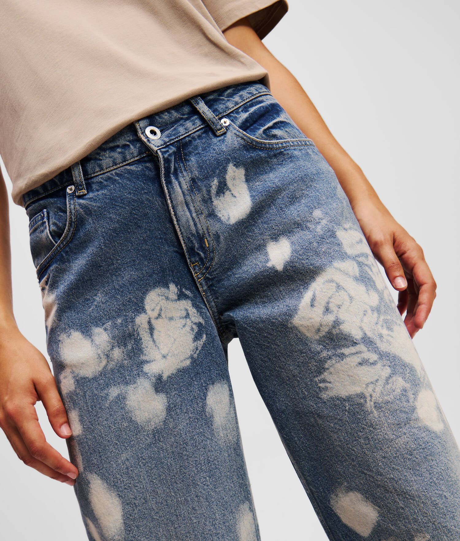 JEAN DÉCONTRACTÉ TAILLE MI-HAUTE EFFET DÉLAVÉ - Denim blanchi