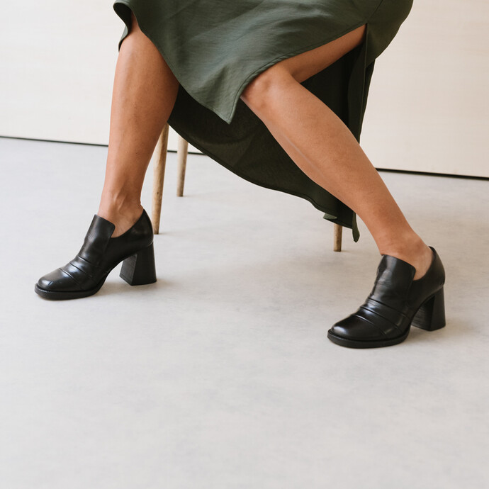 Mocassins à talons  en cuir noir