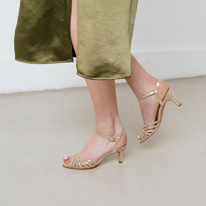 Sandales à bouts ouverts et talons  en velours laminé platine