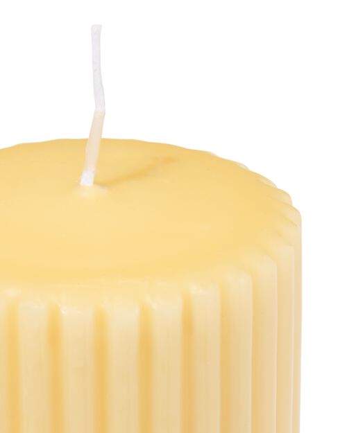 bougie brute 7 x 8 cm striée jaune
