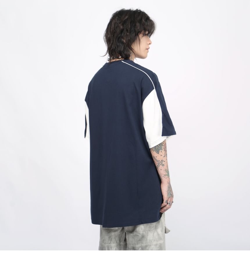 Derbundy - T-shirt met ronde hals, elleboogmouwen en letters in kleurblokken