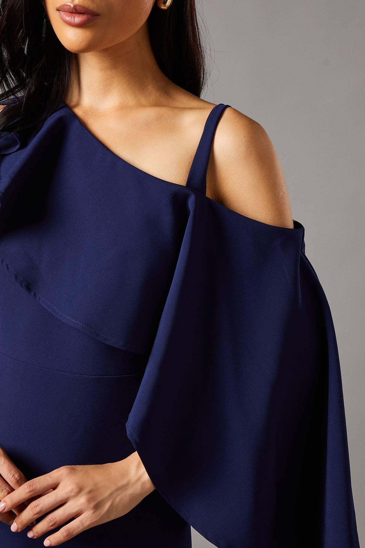 Coast Robe Mi-Longue Petite Asymétrique à Volant en Crêpe pour Invitée de Mariage