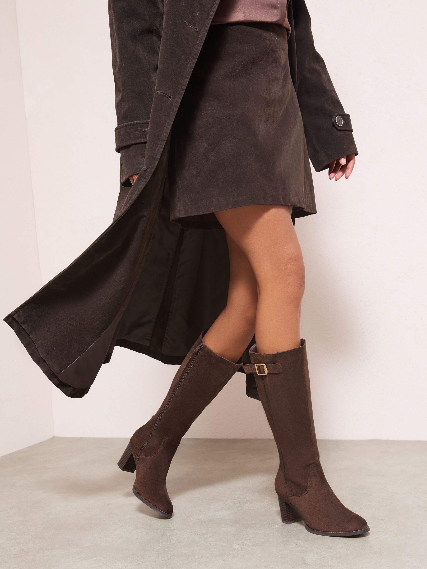 Chocoladebruin - Friends Like These Faux Suede Mid Block Heel Buckle Detail Smart Knee High Long Boots