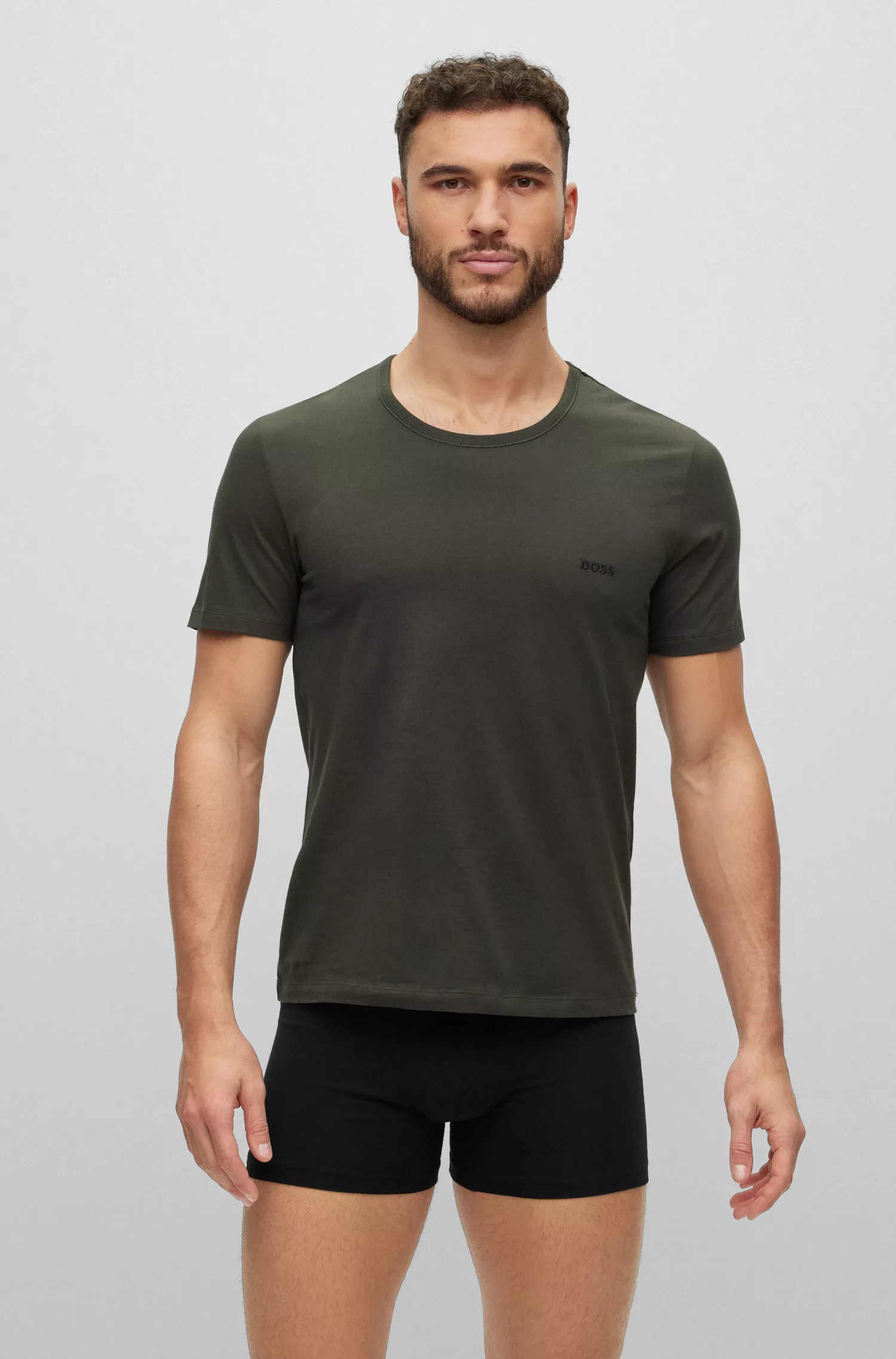 BOSS Black - Pacote com três camisetas de algodão com logo bordado.