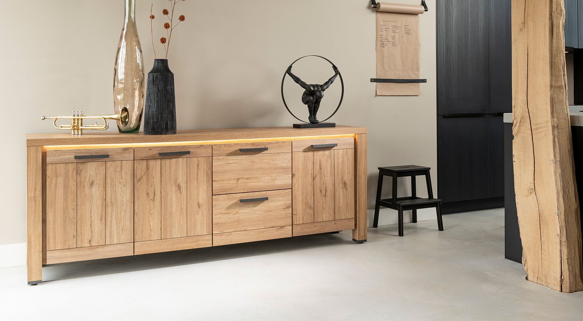 Henders en Hazel Delmonte Dressoir