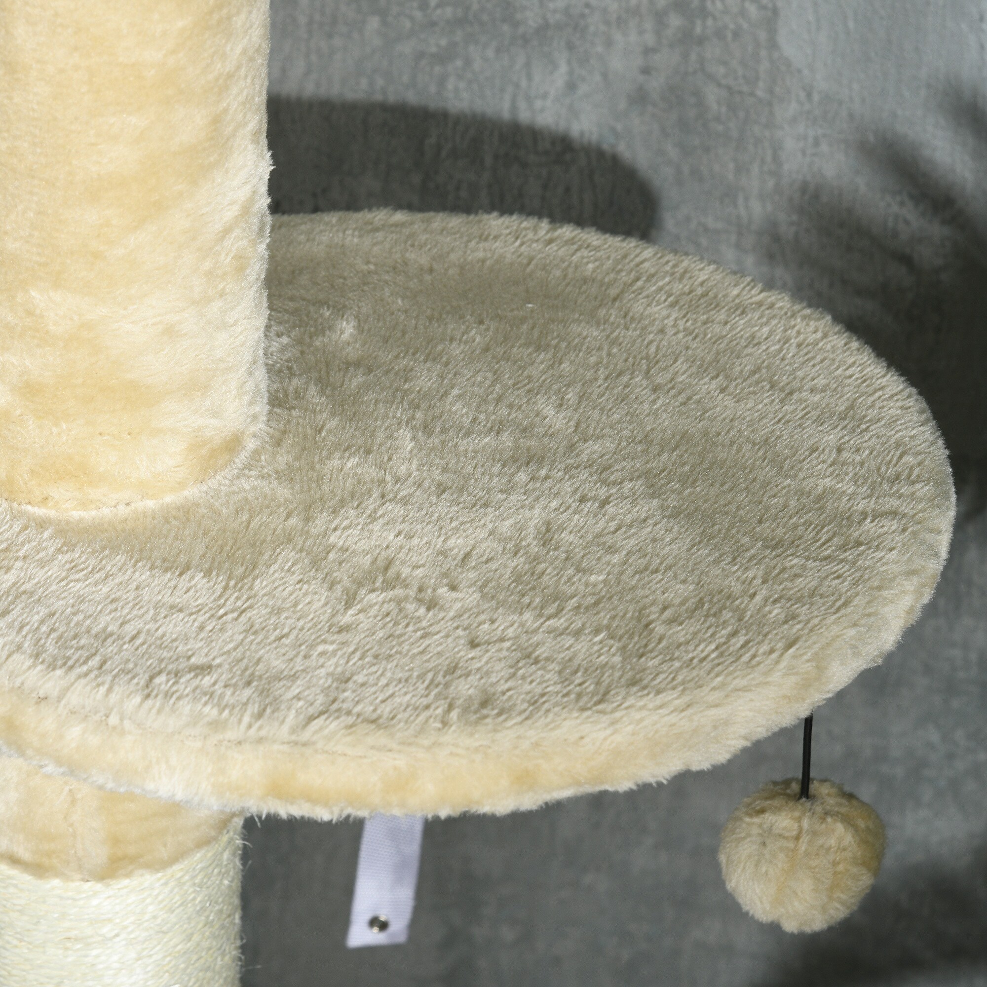 PawHut Deckenanpassbarer Kratzbaum mit Spielball beige 48L x 48B x 225-255H cm