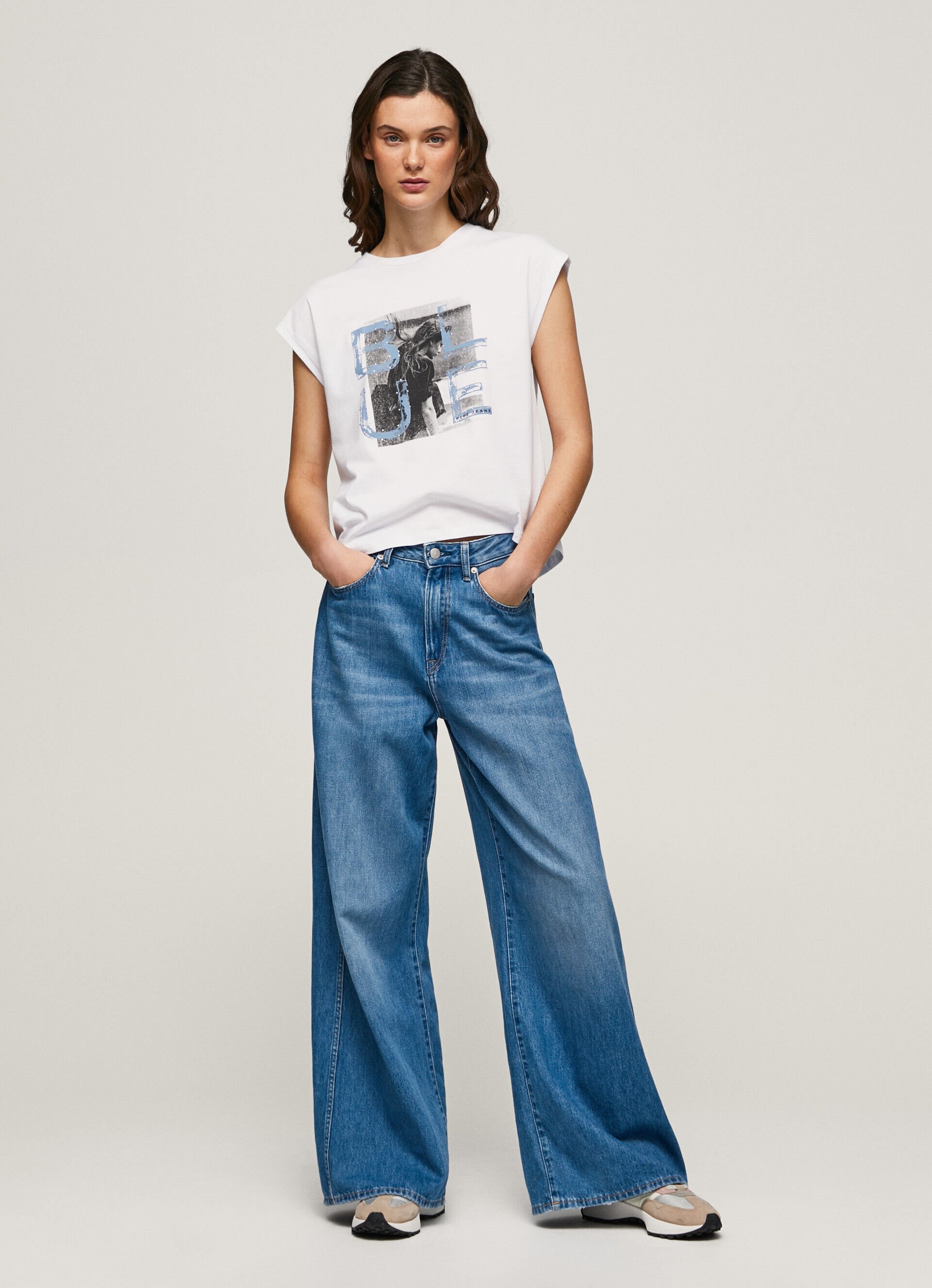 CAMISETA COM ESTAMPA FOTOGRÁFICA - branca
