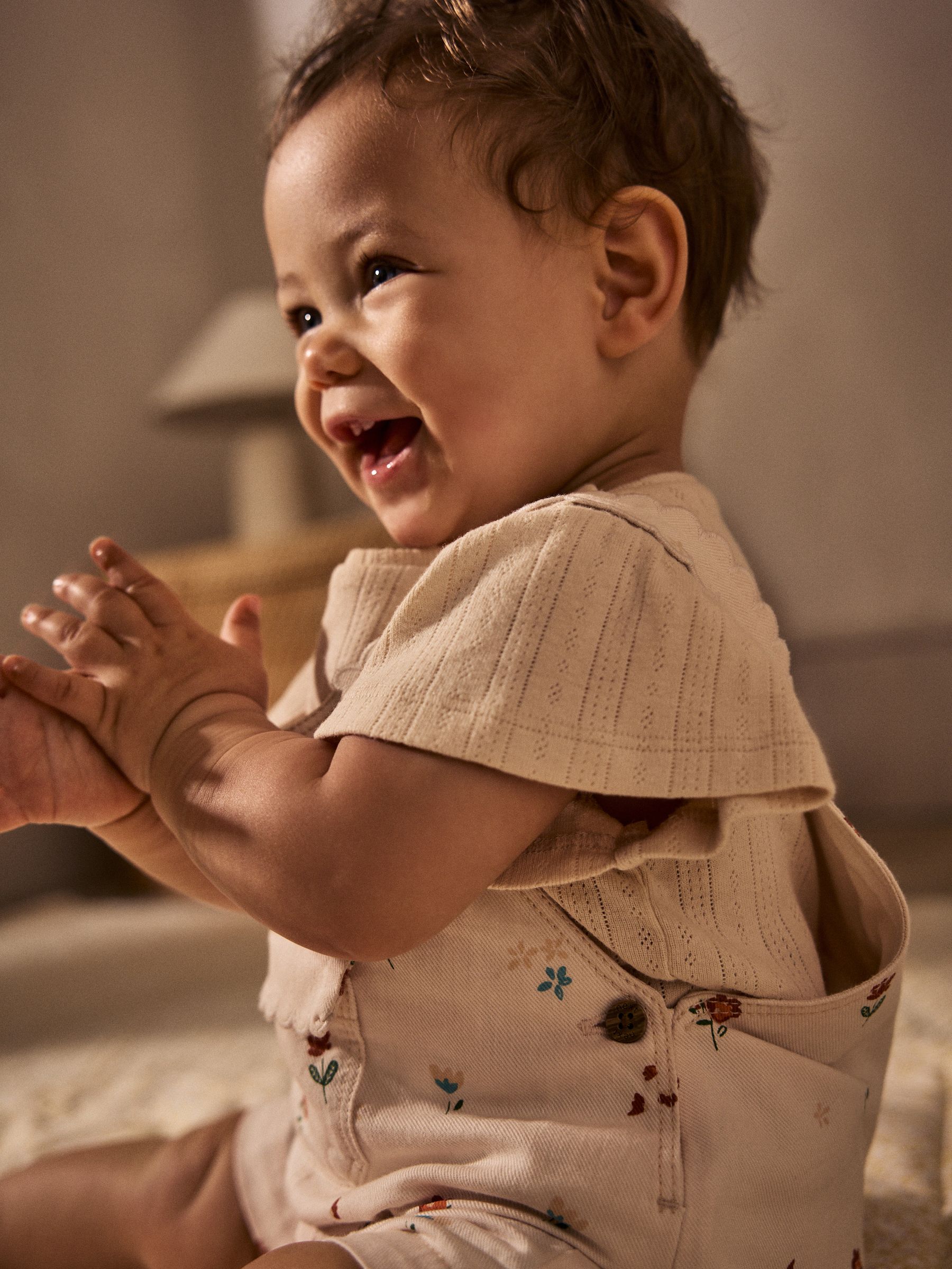 Wit met bloemenprint - Babyset van rompertje met korte mouwen en bretelbroek (0mnd -2jr)