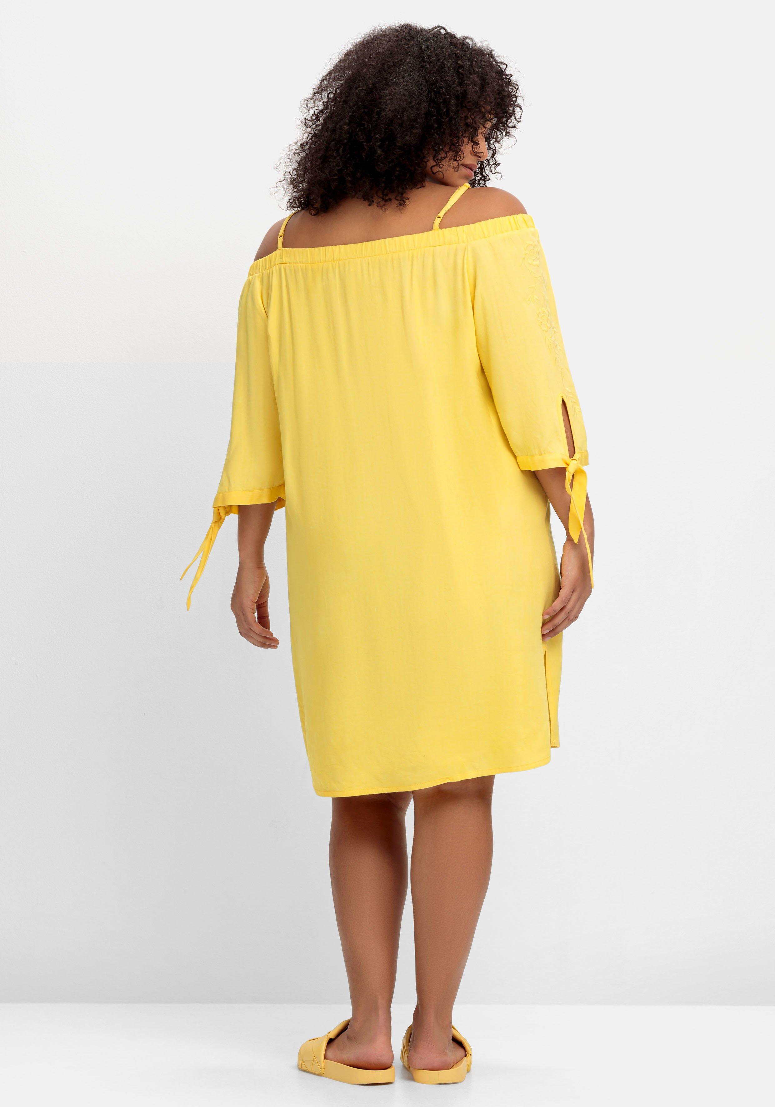 Knielanges Strandkleid mit Carmenausschnitt