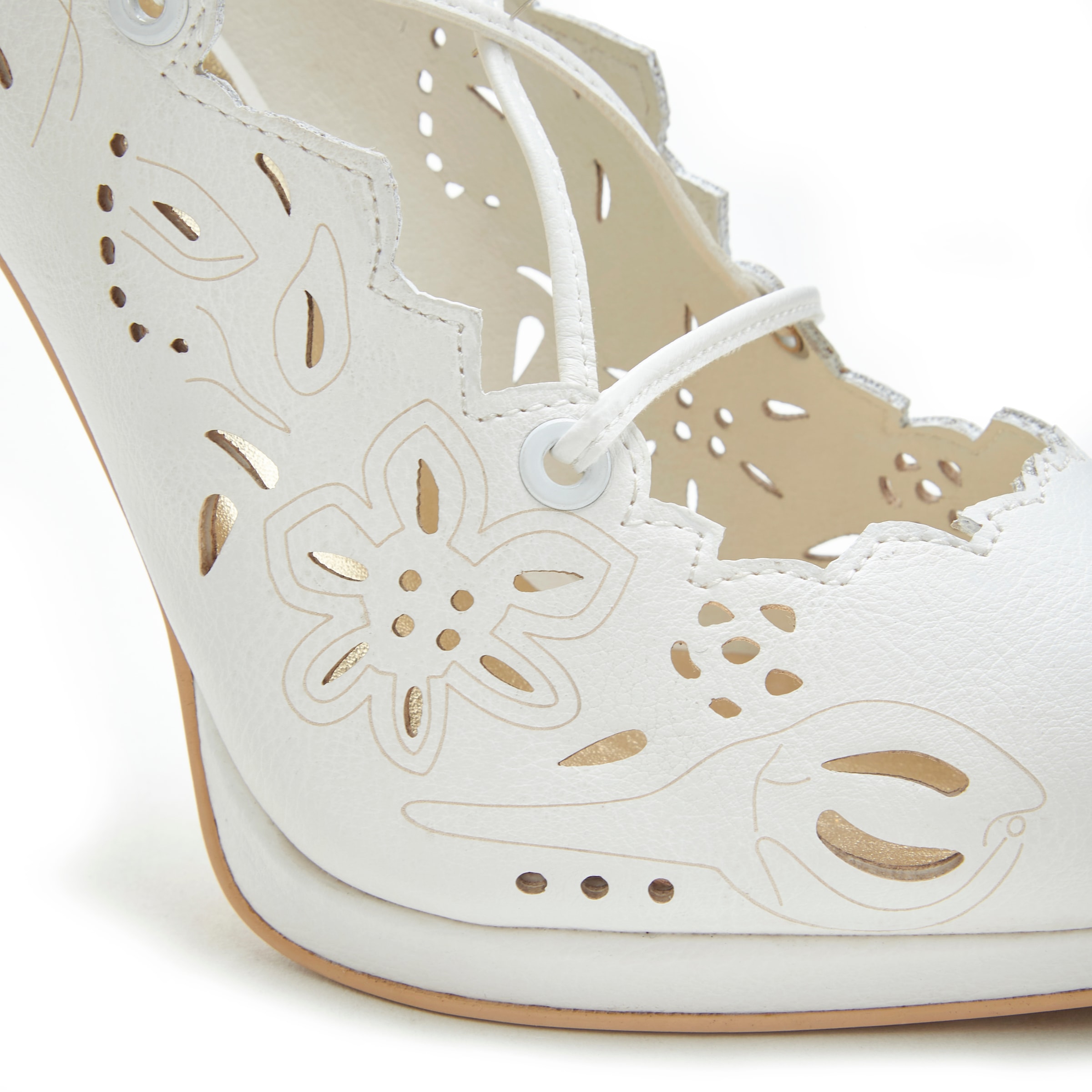 LASCANA Belle Affaire High-Heel-Pumps »Stiletto Pump mit Cut-Outs,«  Mit Schnürbänder und hohem Absatz