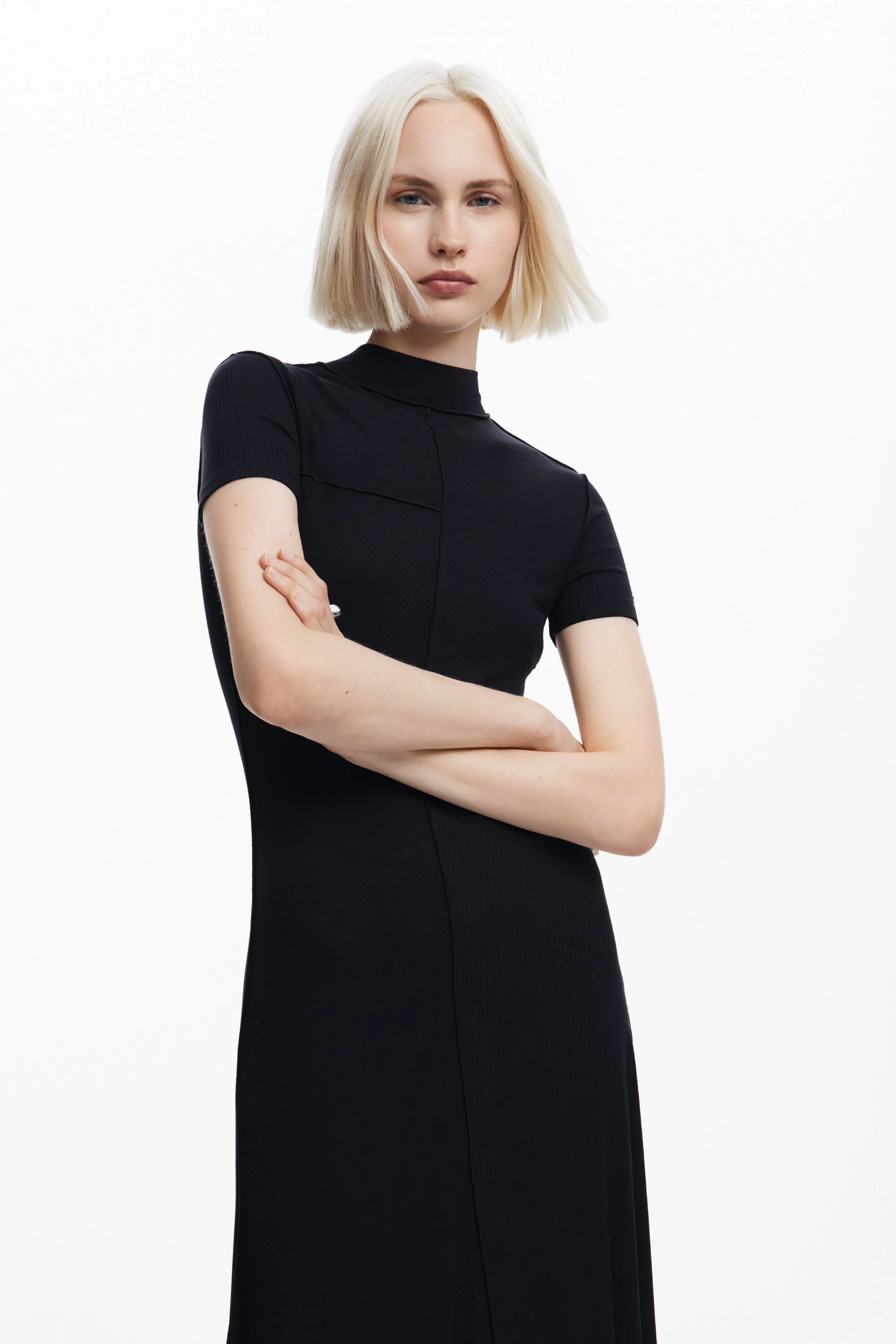 Vestido midi de gola alta