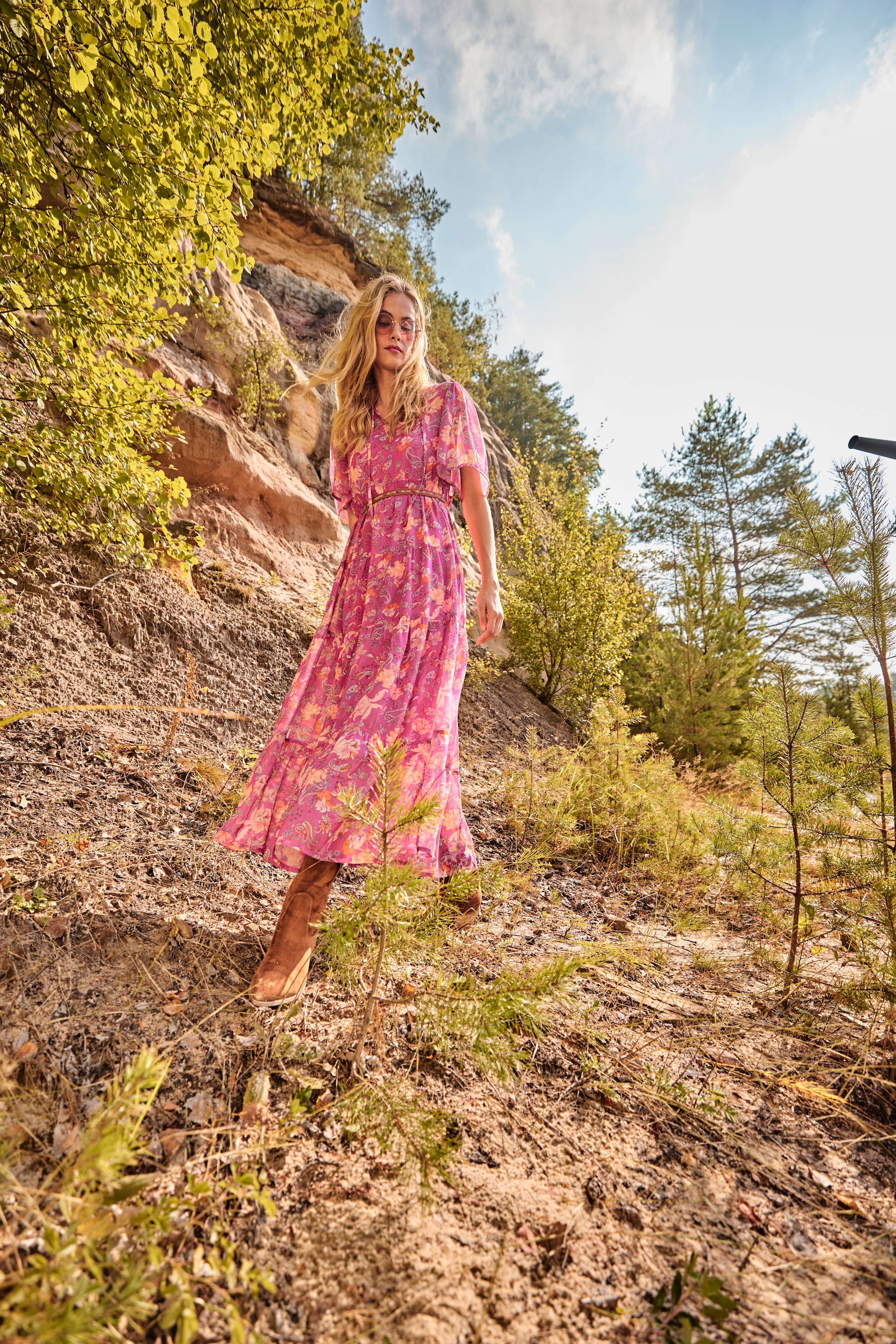 Aniston CASUAL Sommerkleid mit fantasievollem Blumen- und Paisley-Druck