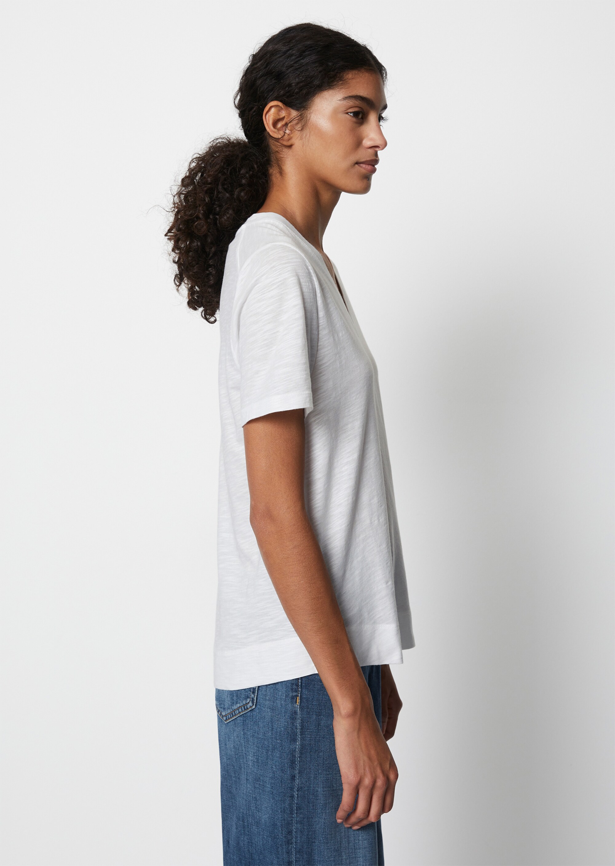 Slub-Jersey-V-Neck-T-Shirt aus Baumwolle-Viskose-Mix