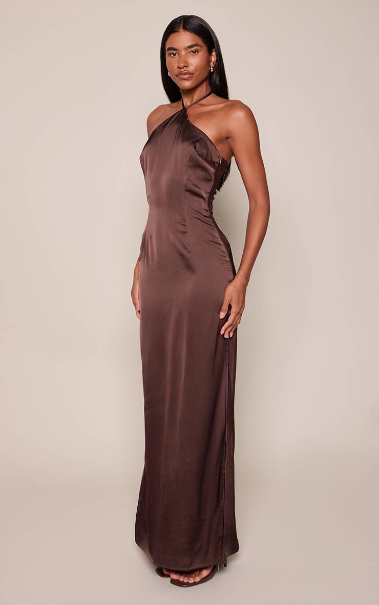 Chocolat Robe Longue Satinée Dos Drapé Cowl Avec Détails En Dentelle