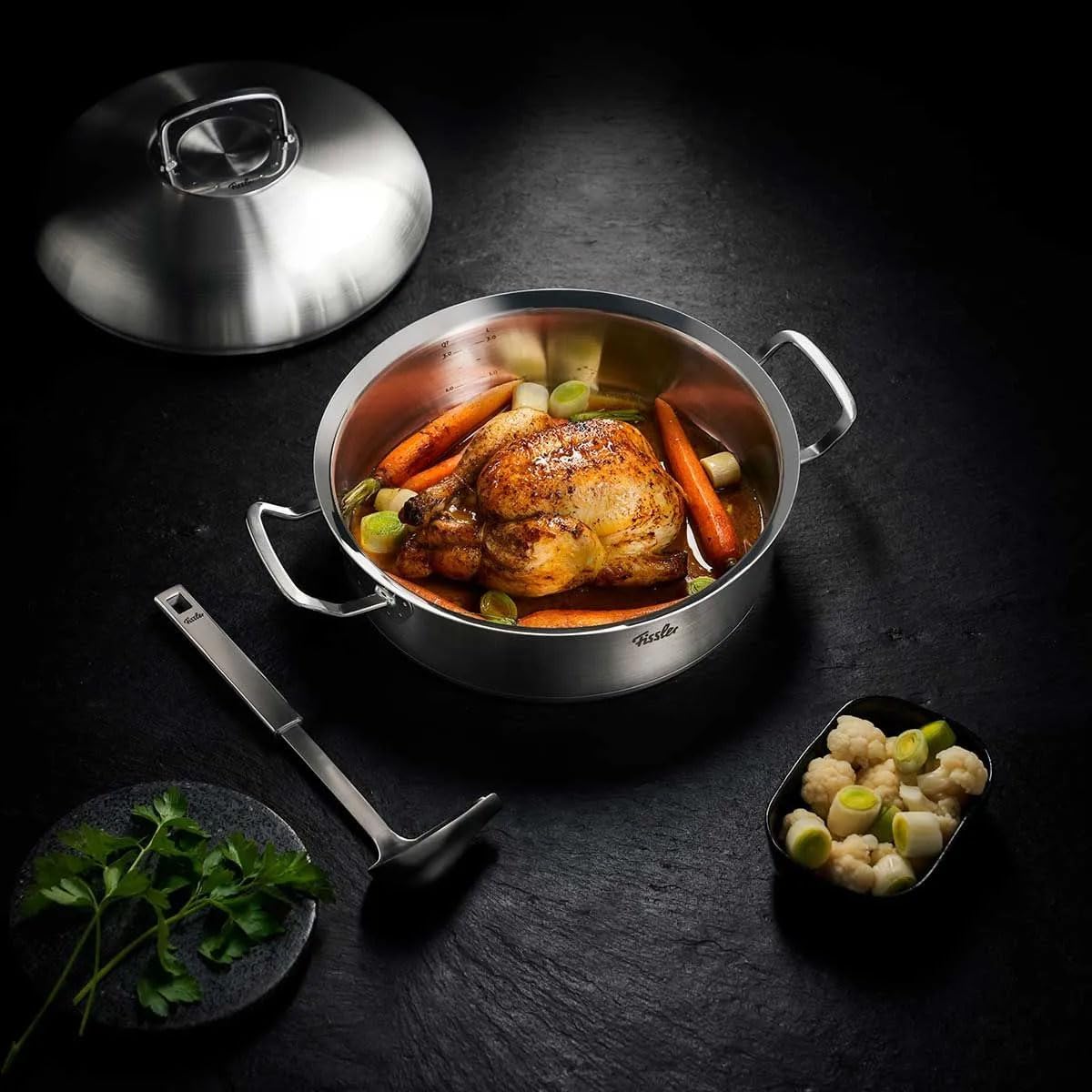 Fissler Original-Profi Collection/Edelstahl-Bräter (4,8 L - Ø 28 cm) Schmortopf rund, Bratentopf mit Metall-Deckel - Induktion