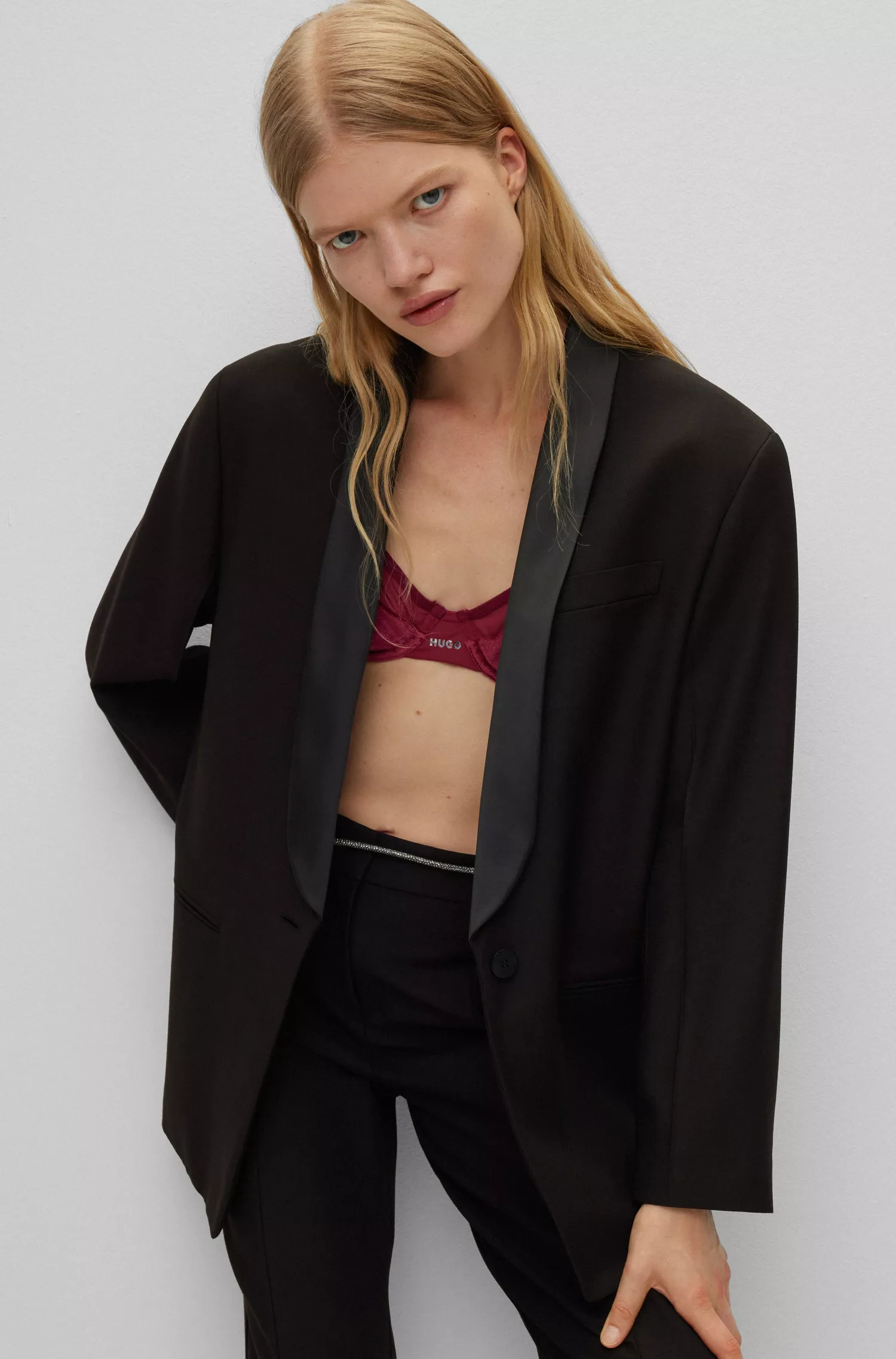Jaqueta HUGO vermelha de modelagem oversized com lapelas xale.