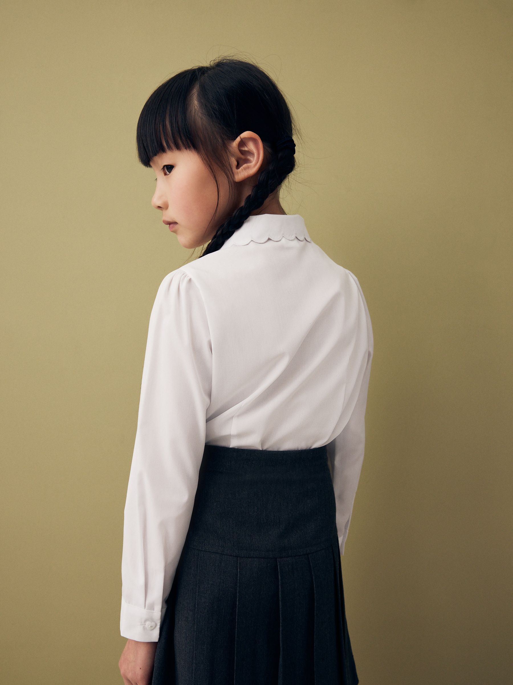 Wit - Schoolblouse met lange mouwen en gegolfde kantafwerking (3-14 jr)