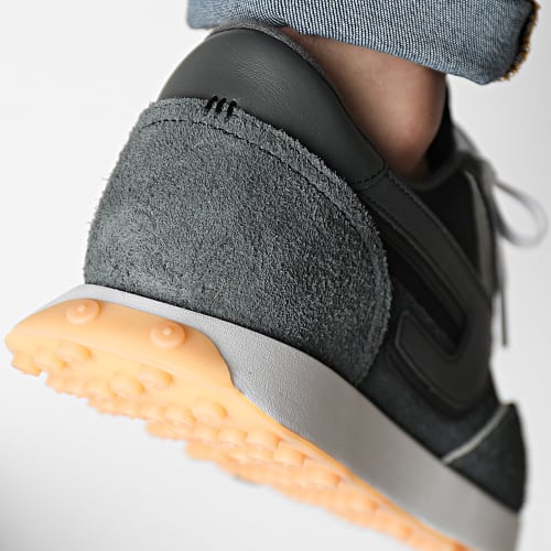 Baskets Racer Y02873 Volcanic Ash Brilliant White