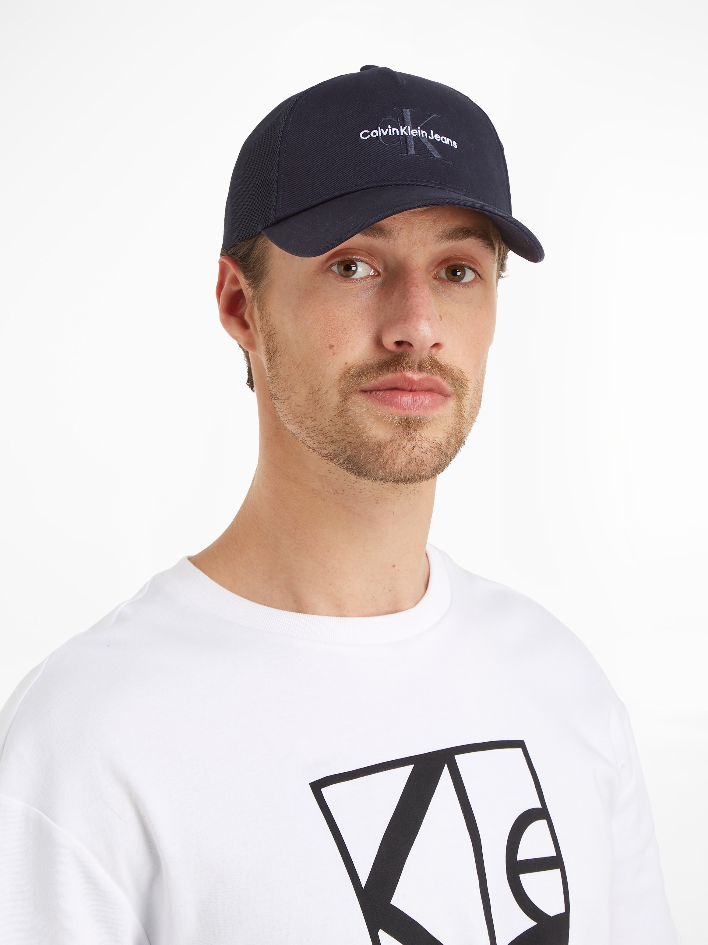 Calvin Klein Jeans Trucker Cap »MONO LOGO EMBRO TRUCKER HAT« mit Netz-Einsatz