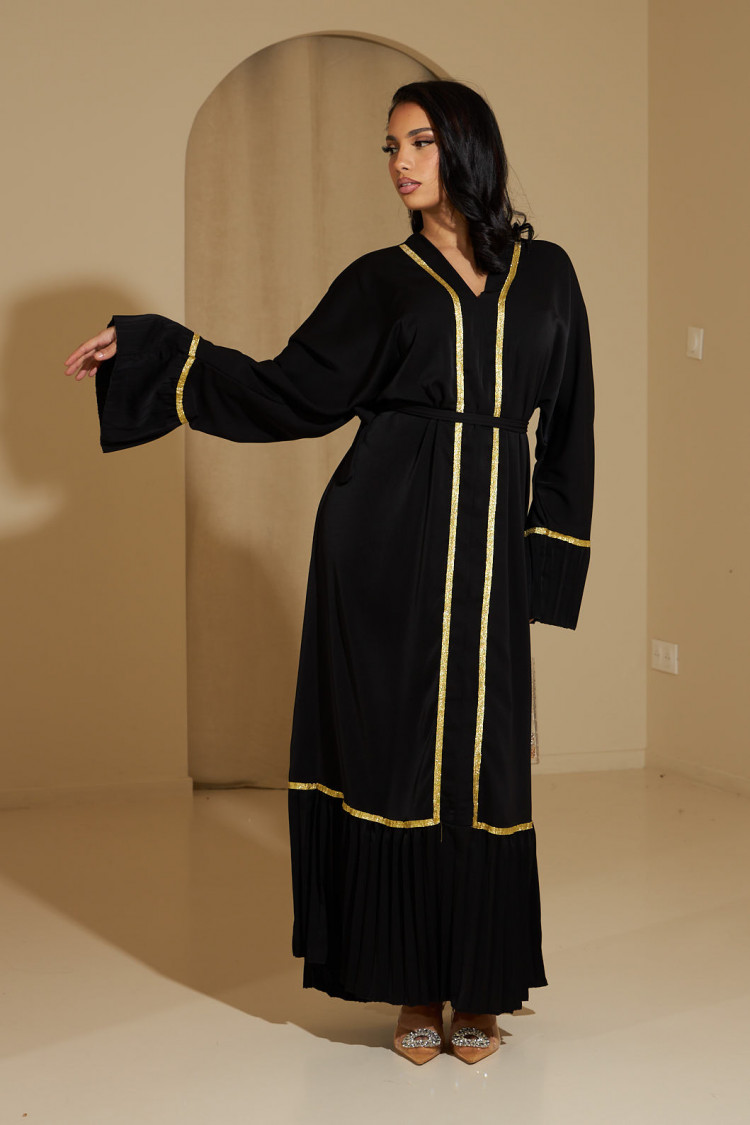 Abaya noire fluide à dorures et plissées