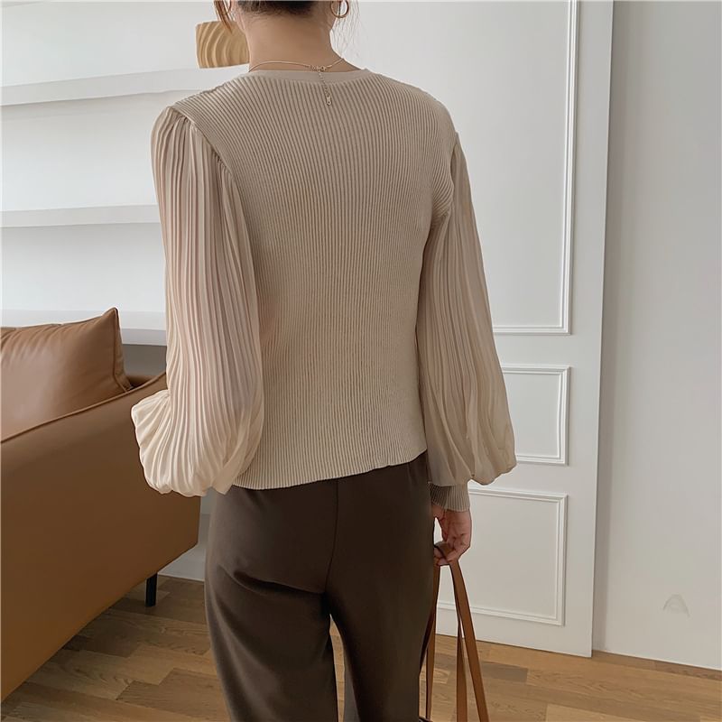 Cassidy - Geribbeld vest met ballonmouwen en V-hals, effen paneel