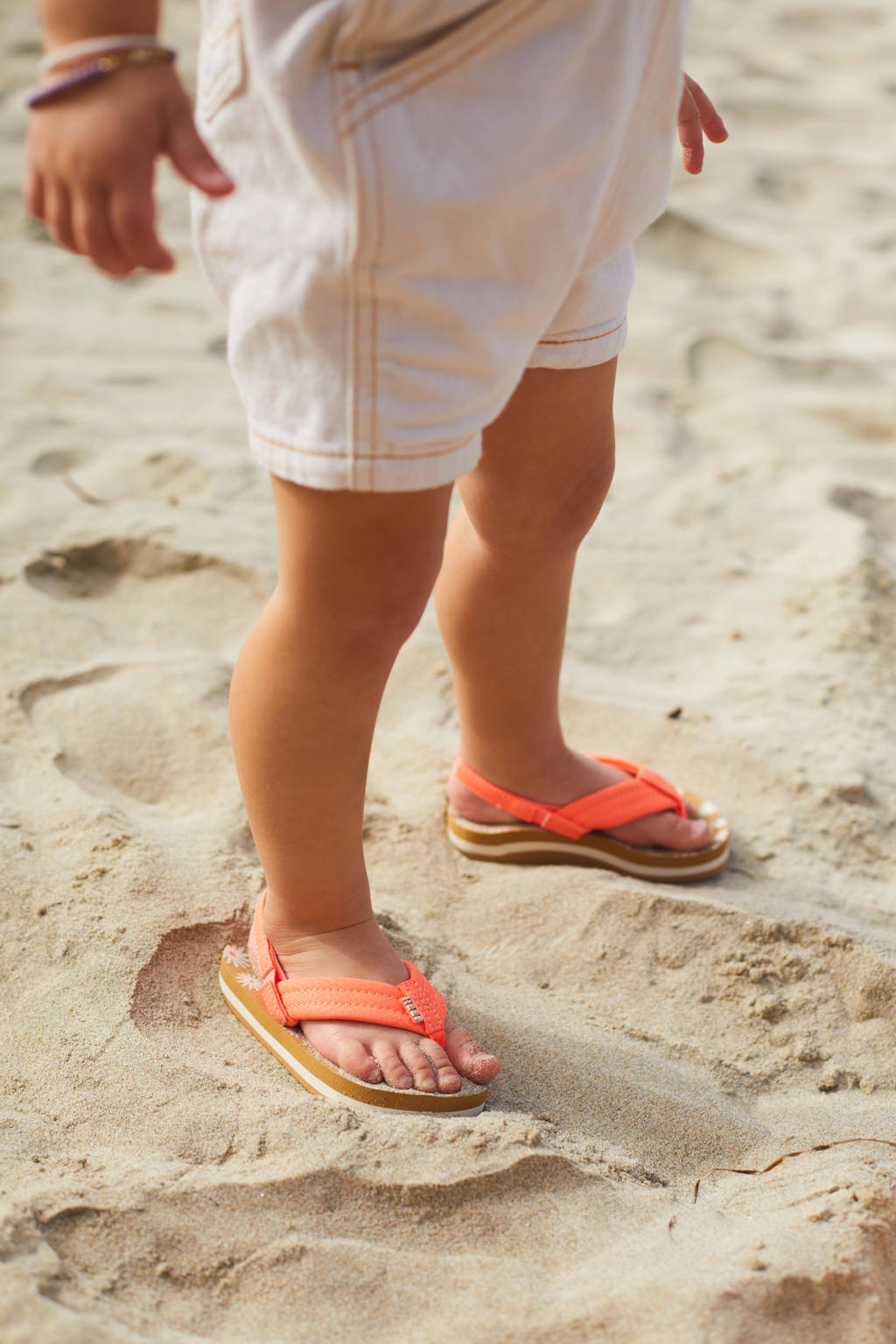 Reef Little Ahiteenslippers met hielbandje zalm