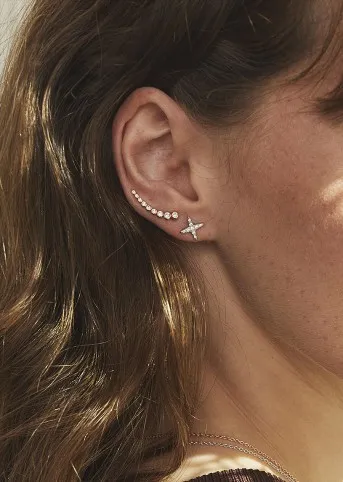 Boucle D'oreille Zircons Dégressifs Droit Nouvel Amour
