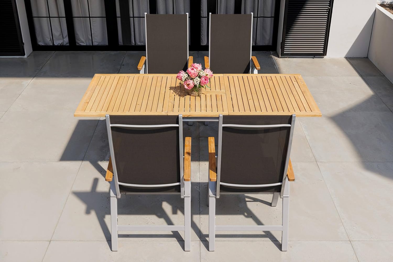 Villana Garten-Essgruppe mit 4 Klappstühlen, Silber, Alu/Eukalyptus, ausziehbarer Tisch 150/200 x 90 cm, FSC®-zertifiziertes Produkt