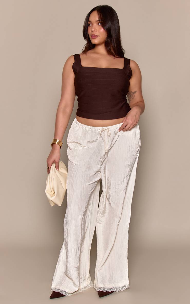 Crème Pantalon Grande Taille En Satin Texturé Avec Bordure En Dentelle