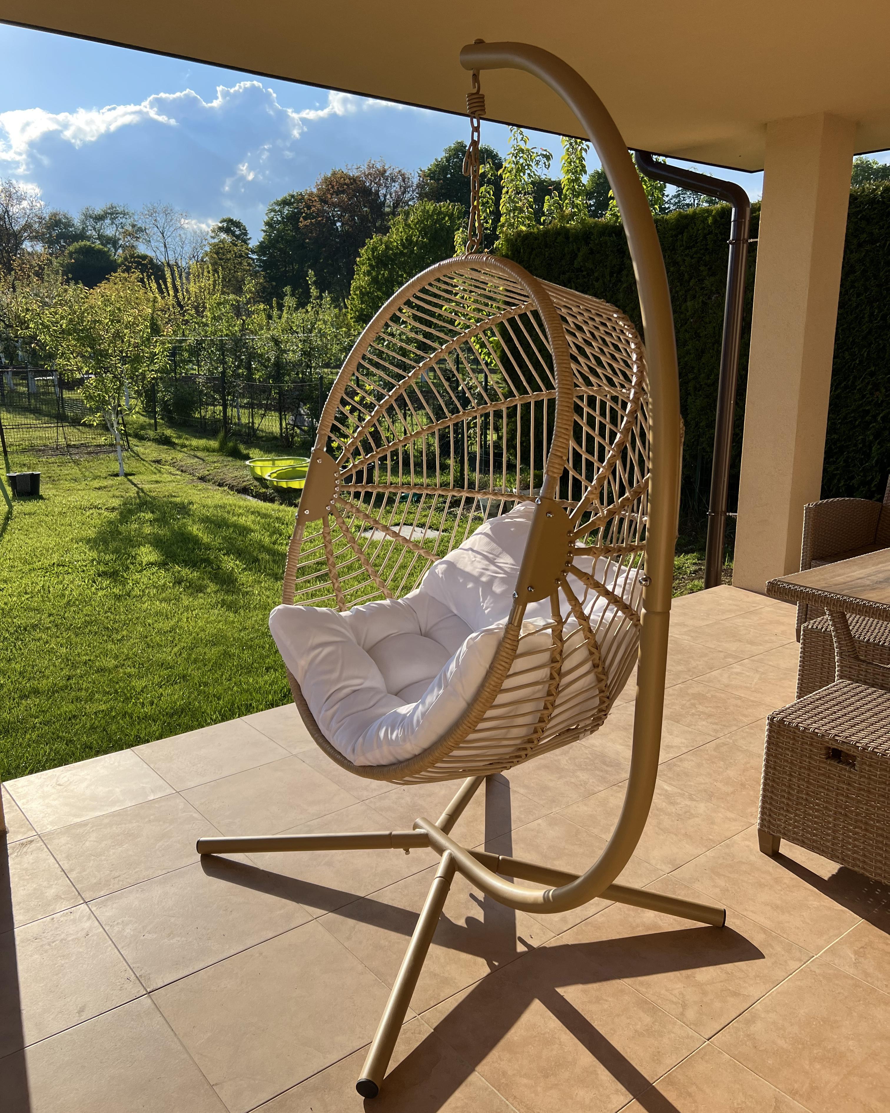 Hangstoel met standaard ACRI PE rotan Beige