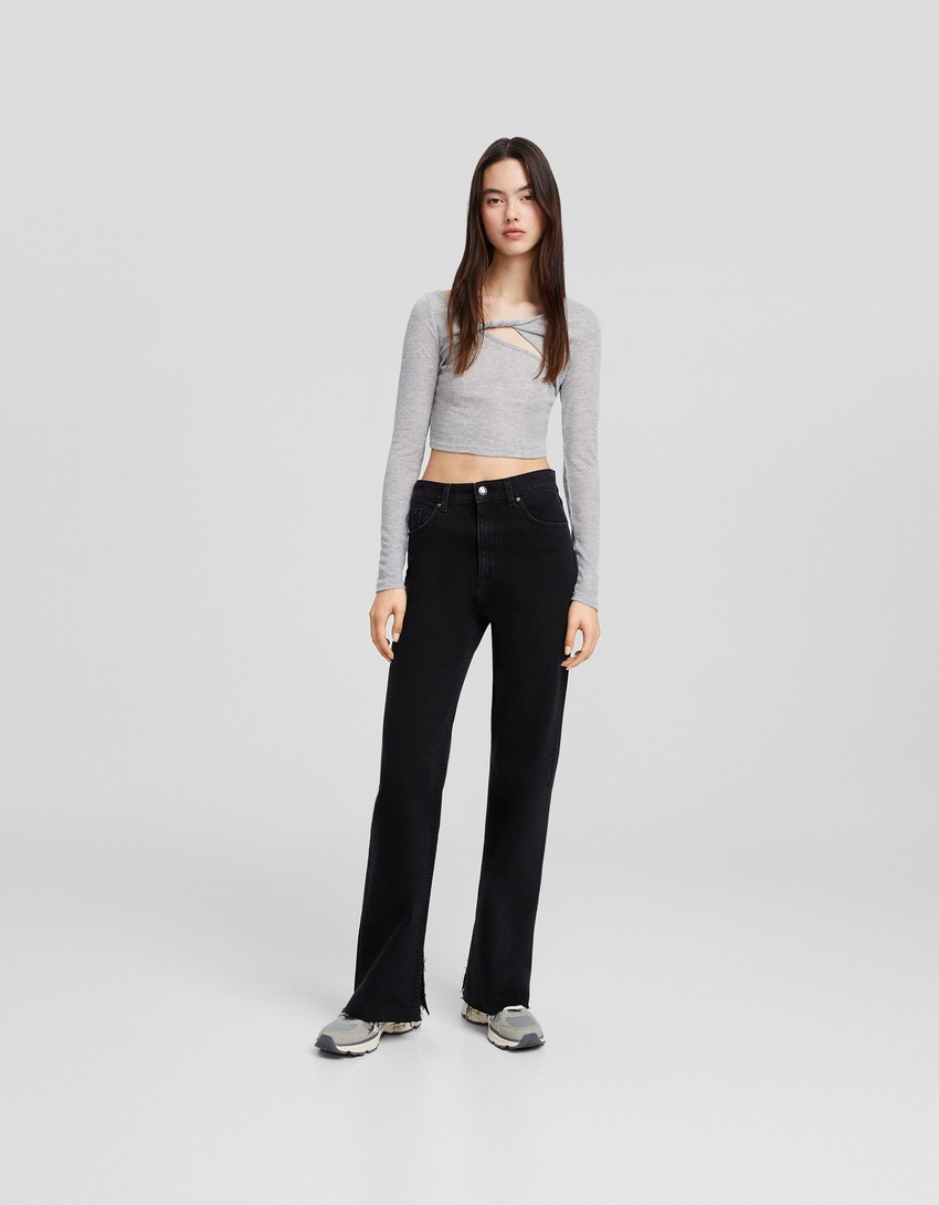 Calça jeans reta confortável com fenda lateral