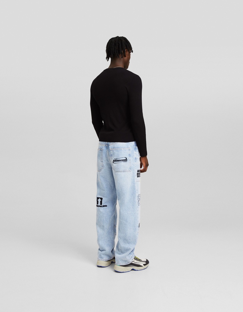 Calça jeans larga bordada