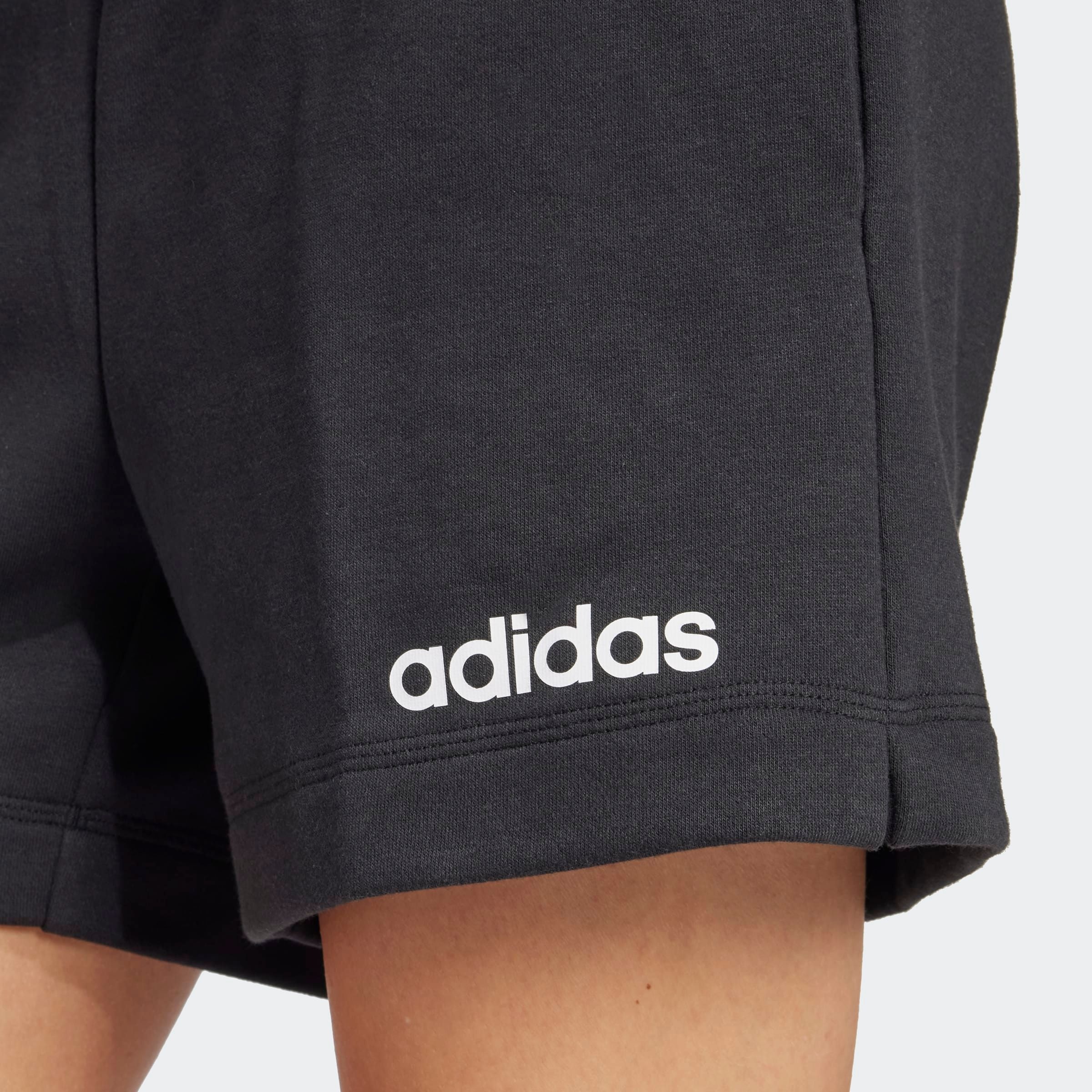 adidas Sportswear Shorts »W LIN FT SHO«  Mitelhoher Bund mit Kordelzug, aus weichem French Terry