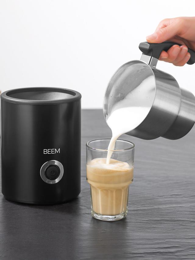 Perfekter Milchschaum und heiße Milch